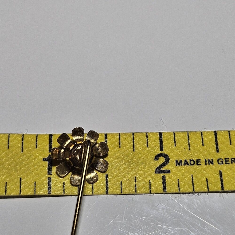 **Last Chance!! Final Sale** Gold Tone Vintage Dainty Daisy Stick Pin - Picture 5 of 9